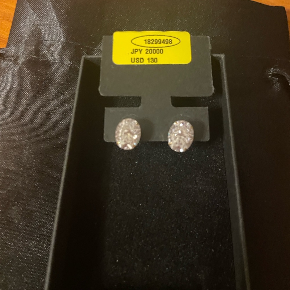 Moissanite Oval Stud Earrings - in K18 Japan gold setting